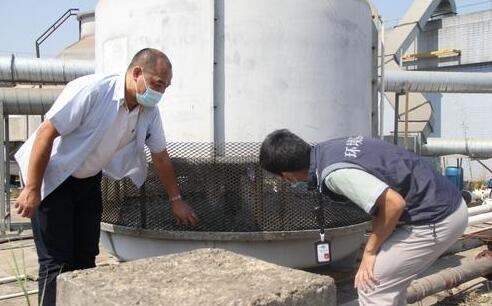 東莞環保排查近千家企業！生態環境專管員協助開展水污染防治工作